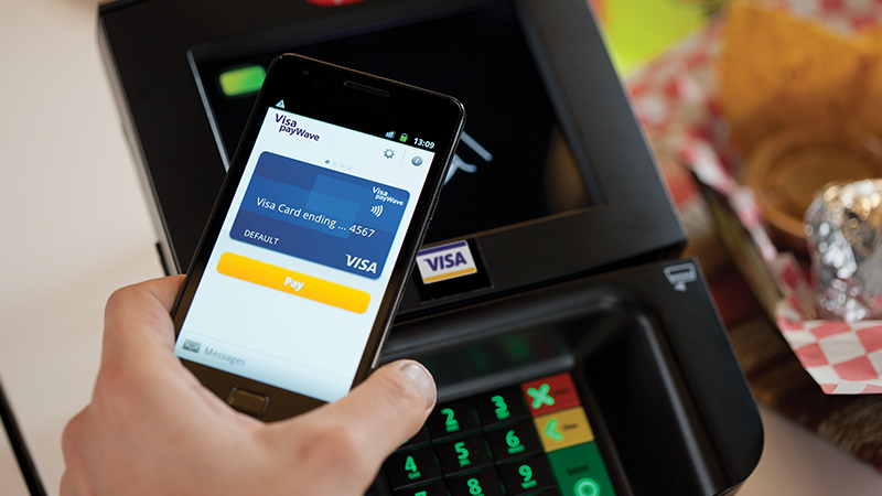 Телефон с иконкой Visa Paywave contactless payment