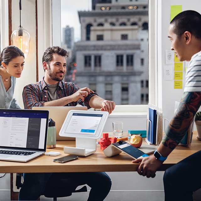 сотрудники на встрече