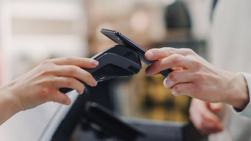 Making contactless payments with your smartphone